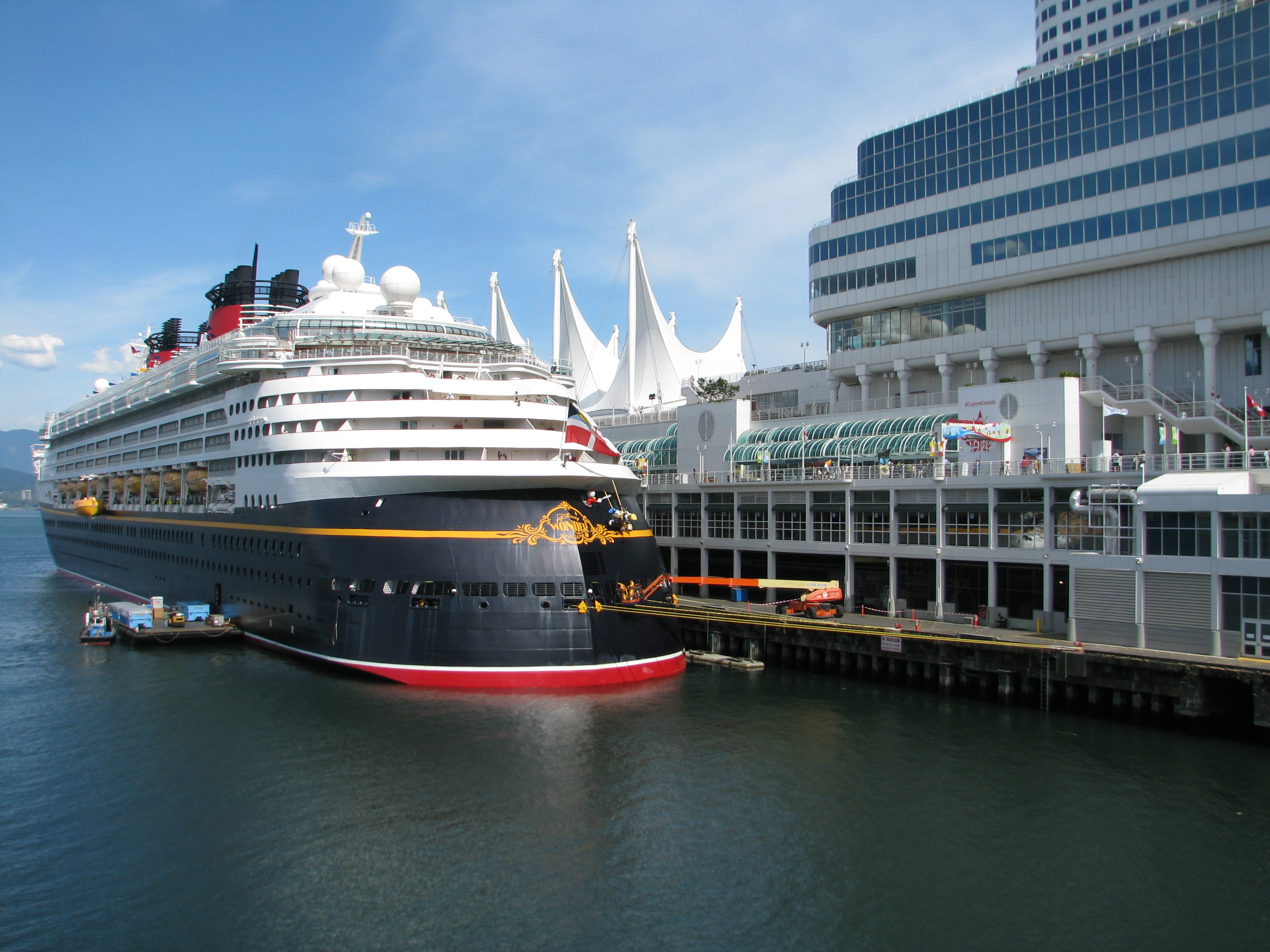 cruise ships vancouver tourism